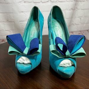 JEFFREY CAMPBELL blue suede heels.  Size 7 Vintage style GUC